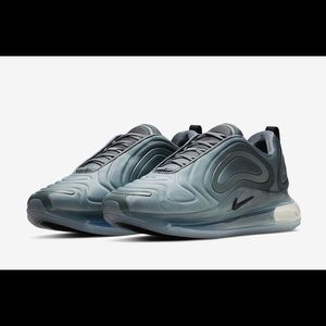 Nike Air Max 720 sz 8